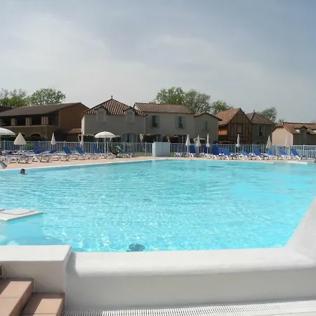 La Maison Du Lac Dans Une De Vacances דירה *